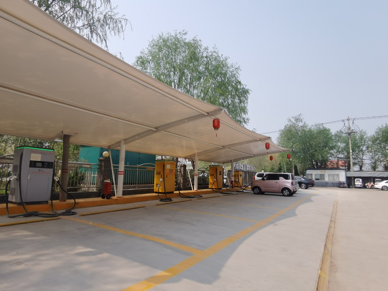 康姆勒电动汽车直流超充充电站：充电桩还能赚钱吗？