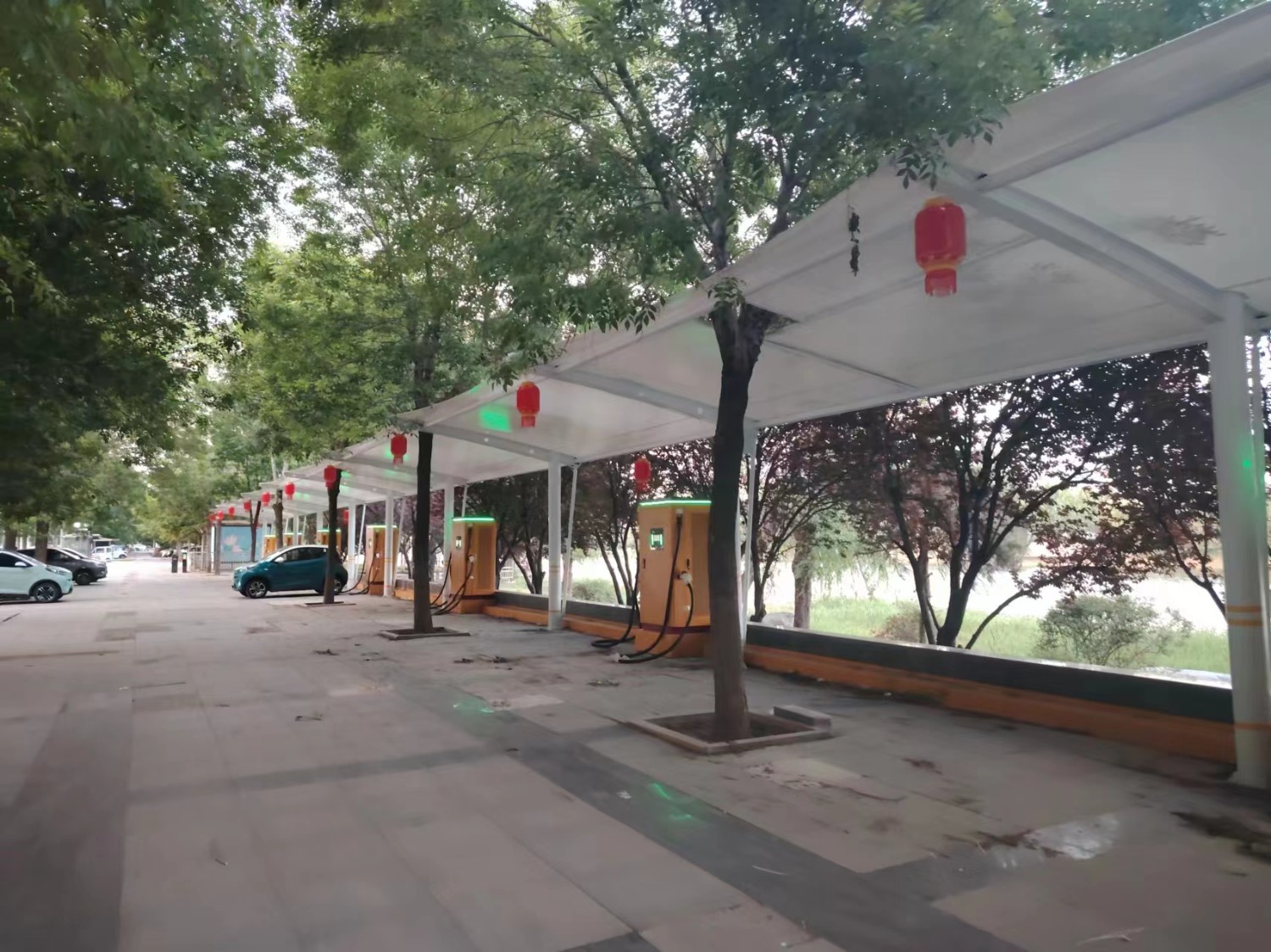 康姆勒新能源直流快充充电站:如何补齐小区充电基础设施建设短板