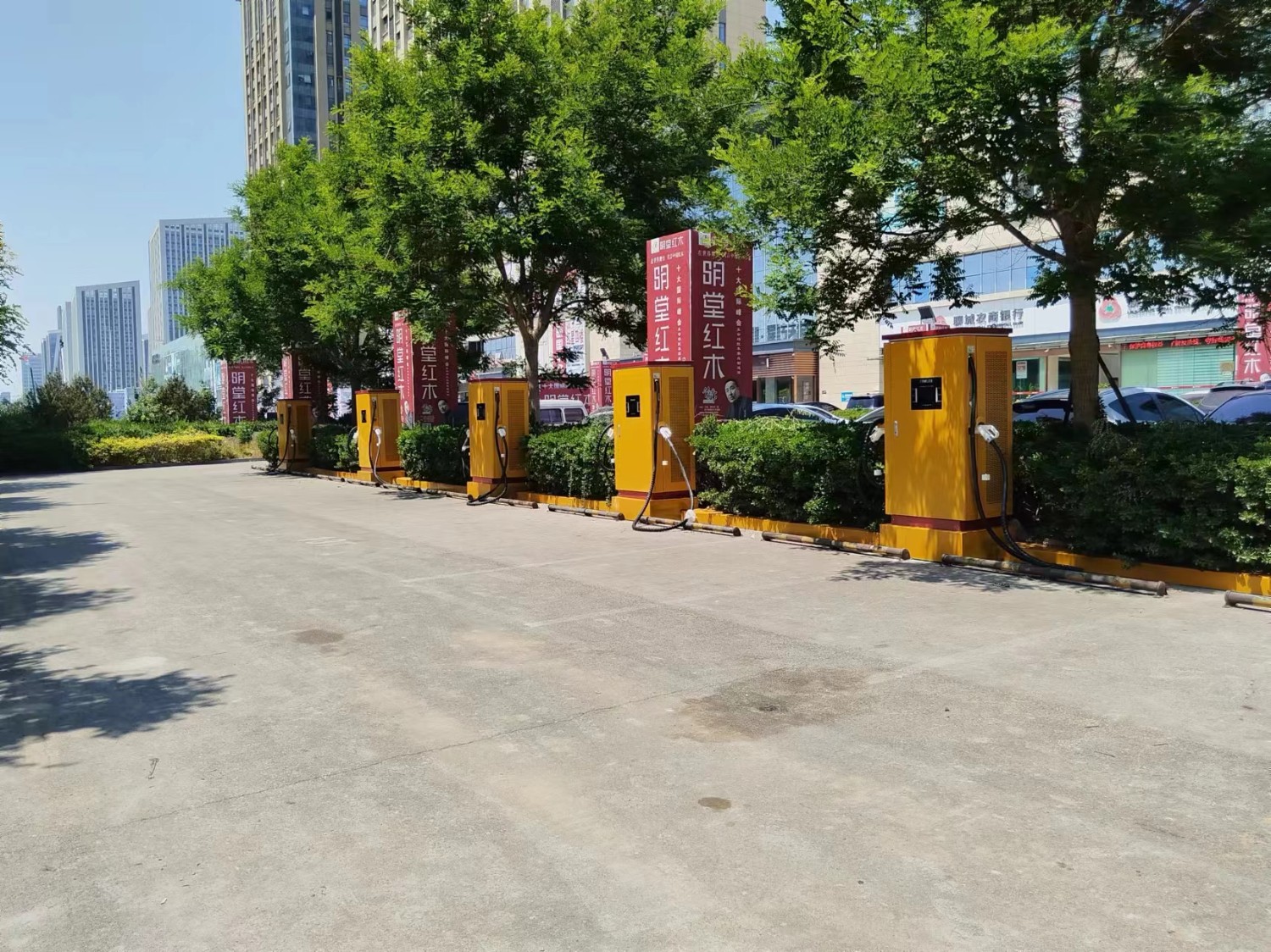 康姆勒新能源240kw汽车直流充电桩:充电桩产业链挣钱的是哪个环节?