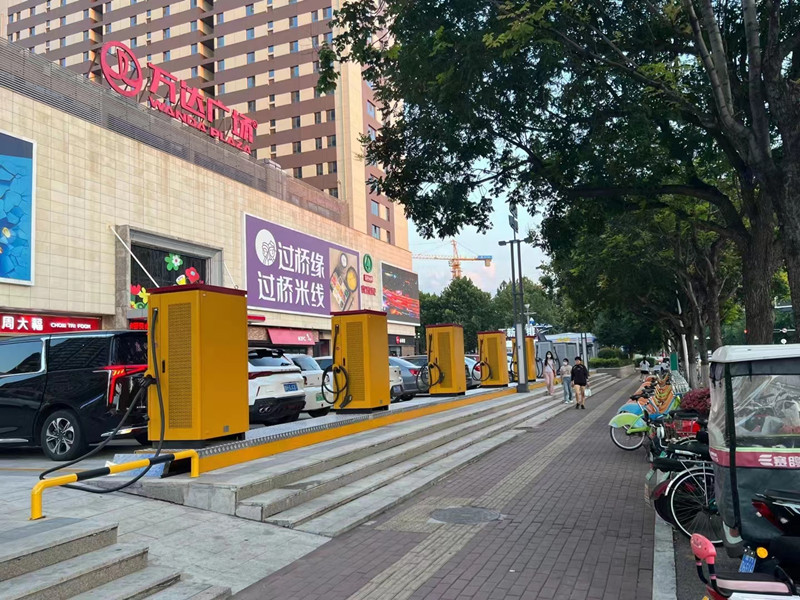 康姆勒新能源汽车充电桩：社区有序充电成热门，充电站运营商如何进场？