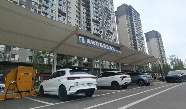 本地充电桩设备源头厂家康姆勒：万亿赛道开启——光伏重卡补能网络的未来图景